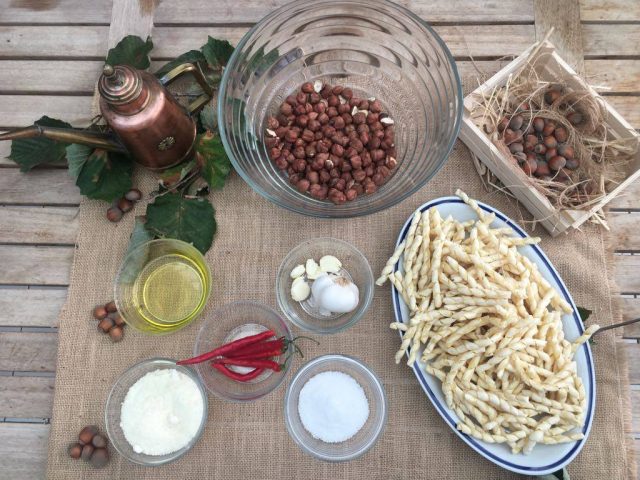 Pasta al Pesto di Nocciola